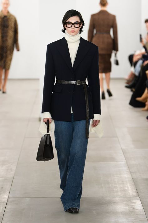 Runway 2024 Fall Winter, Michael Kors Outfits, Michael Kors Runway, Michael Kors Fall, Blazer Outfits Casual, Blazer Outfits For Women, Thanksgiving Fashion, Michael Kors Fashion, Business Suits