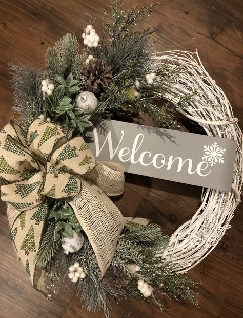 White Wreath Christmas, Grapevine Wreath Ideas, Winter Grapevine Wreath, White Grapevine Wreath, Snow Wreath, White Christmas Wreath, Vine Wreath, Grapevine Wreaths, White Wreath