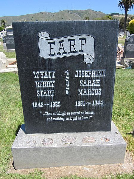 Josephine Earp, Tombstone Movie, Old West Outlaws, Famous Tombstones, Old West Photos, Wyatt Earp, Cemetery Headstones, Famous Graves, Wilde Westen