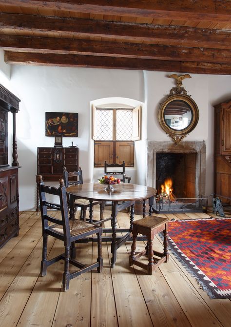 Medieval Home Decor, 17th Century House, Rugs Ideas, Houses Interior, Scottish Homes, Period Living, Rustic Apartment, Clean Hardwood Floors, Cottage Interior