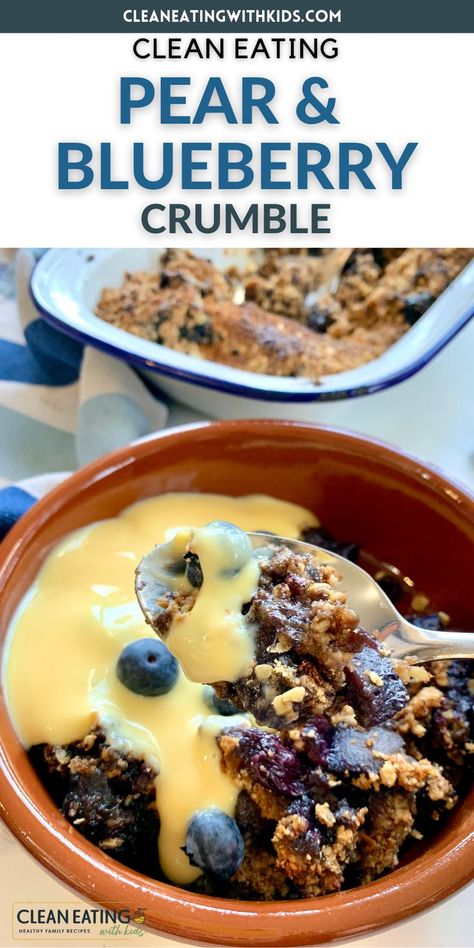 pear and blueberry crumble with custard Tinned Pears Recipes, Gf Cobbler, Clean Eating With Kids, Hot Puddings, Healthy Pudding, Blueberry Desserts Recipes, Pear Crisp, Pear Crumble, Blueberry Crisp