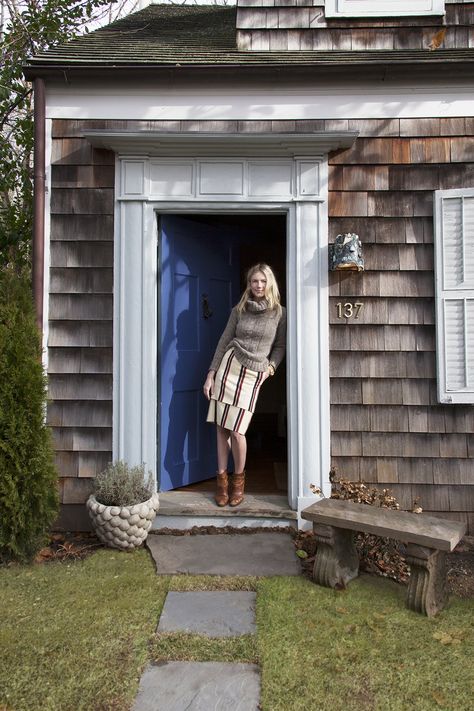 Cottage Front Doors, Coastal Curtains, Blue Front Door, Shingle Style Homes, Harbor House, Cottage Exterior, Coastal Bathrooms, Hamptons House, Coastal Living Room