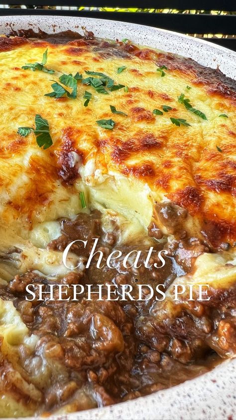 Easy Shepherds Pie Recipe https://resepmamiku.com/en/easy-shepherds-pie-korkyskitchenofficial_ Shapers Pie Recipe, Mushroom Shepherds Pie Recipe, Easy Shepherds Pie Recipe, Sheppards Pie Recipe, Mushroom Shepherds Pie, Best Shepherds Pie Recipe, Sheppard Pie, Easy Shepherds Pie, Fall Eats