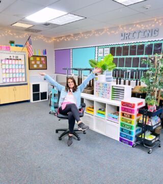 Classroom Tour: A Peek Inside my 5th Grade Classroom - Lessons With Laughter Fourth Grade Classroom Set Up Design, Class Decoration Ideas Grade 5, Classroom Reading Area Upper Elementary, Classroom Vibes Aesthetic, Classroom Setup Elementary Desks, Intermediate Classroom Setup, Sixth Grade Classroom Setup, Fifth Grade Classroom Theme, Classroom Decor 6th Grade