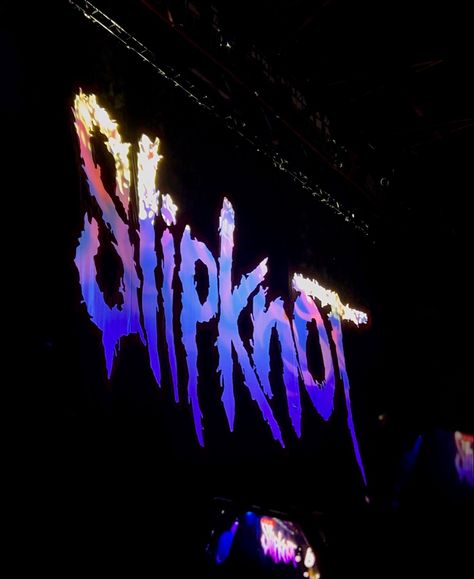 Slipknot Spotify Covers, Slipknot Playlist Cover, Metal Bands Aesthetic, Purple Rock Aesthetic, Metal Concert Aesthetic, Rock Metal Aesthetic, Metal Music Aesthetic, Doofy Scary Movie, Slipknot Aesthetic