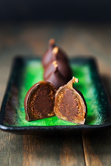 chocolate-dipped brandy truffle figs recipe | use real butter Chocolate Covered Figs, Figs Recipe, Chocolate Bonbons Recipe, Focus On Work, Fig Recipes, Cocoa Chocolate, Dessert Boxes, Dried Figs, Crested Butte