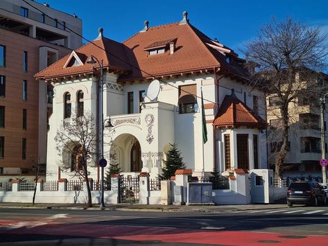 Romanian Revival House, Romanian House Exterior, Romanian House Traditional, Neo Romanian Architecture, Romanian Revival Architecture, Romania Architecture, Romanian House, Housing Styles, Serbian Architecture