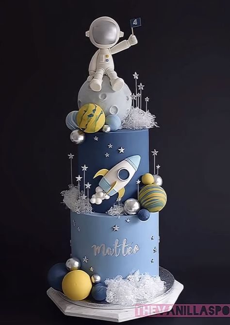 Astronaut Theme, Planet Cake, Baby First Birthday Cake, Fondant Cake Designs, Astronaut Birthday, Space Theme Party, Second Birthday Ideas, Boy Birthday Party Themes, Space Birthday Party