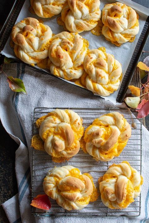 Giant Cheddar Twists are made with a buttery, soft dough filled and twisted with cheese to form a knot that oozes out of each roll.  These large rolls are great served with soup and perfect to dip into a hot bowl of chili. I bet you can't each just one! March Recipes, April Recipes, September Recipes, October Recipes, Gingerbread Hot Chocolate, Cabbage Wraps, Harvest Bread, Chocolate Drop Cookies, Cheese Twists