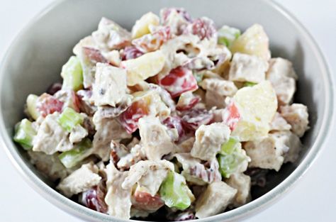 Arby’s Grilled Chicken & Pecan Salad (Copycat) features chicken, grapes, apples, celery, mayo, yogurt, salt, and pepper. It is healthy and delicious! Arby's Chicken Salad Recipe, Arbys Chicken Salad, Chicken Pecan Salad, Pecan Salad Recipe, Grilled Chicken Parmesan, Salad Copycat, Chicken Salad Sandwich Recipe, Mediterranean Foods, Salt Recipes