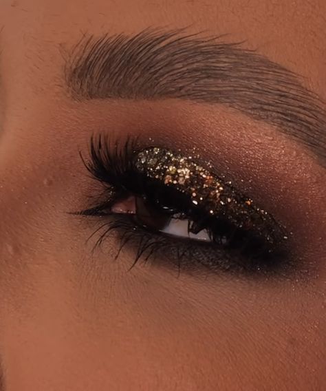 Black Gold Smokey Eye, Black And Gold Smokey Eye, Black And Gold Makeup, Mask Ball, Gold Smokey Eye, Gold Makeup, Black Makeup, Smokey Eye, Makeup Inspo