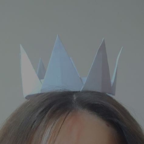 Paper Crown Aesthetic, Cardboard Crown, Aesthetic Diys, Crown Aesthetic, Paper Crown, Paper Crowns, Saved Pins, Birthday Pictures, Wild Things