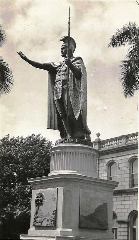 Statue of King Kamehameha I King Kamehameha Tattoo, Kanaloa God, Tamil Sculpture, Hawaii History Culture, Ancient Hawaii, King Kamehameha, Hawaiian History, Kaloko-honokohau National Historical Park, Aloha Hawaii