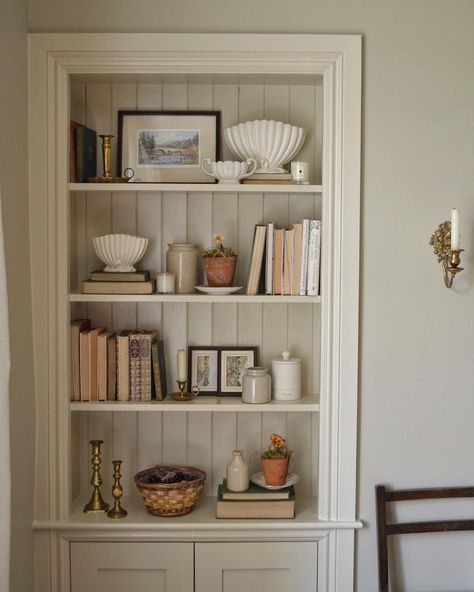 Alcove Bookshelves Built Ins, Arch Alcove Ideas Living Rooms, Edinburgh Press Cupboard Ideas, Decorating An Alcove, Cupboard Design For Living Room, Living Room Alcove Shelves, Alcove Shelves Living Room, Alcoves In Living Room, Living Room Alcove Cupboards