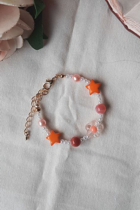 Orange Bracelet Ideas, Orange Beaded Bracelets, Bracelets Ideas, Orange Bracelet, Friendship Bracelets With Beads, Diy Crafts To Do, Diy Bracelet, Colorful Bracelets, Crafts To Do