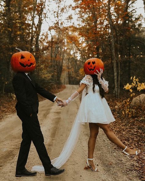 SPOOKY SZN! 🎃✨ To kick off October, we’re excited to share this dreamy autumn shoot featuring pumpkin-headed lovers amidst the stunning fall colors. Thanks for sharing with us @abigailreneephotography 🍂 We're also running a HALLOWEEN photo comp for the month of October - submit your photos to the app for a chance to win! #halloween #photographer #fall #autumn #halloweenphotography #couplephotography Autumn Shoot, Halloween Photography, Halloween Photo, Spooky Szn, Posing Tips, Halloween Photos, Thanks For Sharing, Couple Halloween, Couples Photoshoot