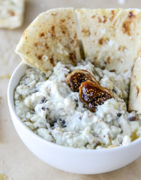 warm honey fig dip with blue cheese and garlic pitas I howsweeteats.com Fig Dip, Gorgonzola Dip, Cheese Pita, Healthy Appetizer, Party Food Themes, Gorgonzola Cheese, Fig Recipes, Bleu Cheese, Dried Figs