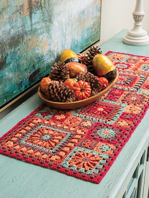 Crochet World Blog Household Crochet, Taplak Meja Crochet, Runner Crochet, Autumn Crochet, Crochet Table Mat, Runner Pattern, Crochet Table Runner Pattern, Crochet Table, Crochet Table Runner