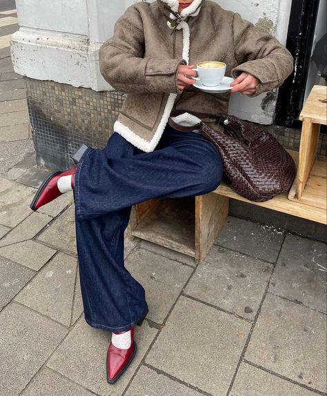 Brown Bottega Bag Outfit, Brown Hobo Bag Outfit, Bottega Veneta Hobo Bag Outfit, Bottega Bag Outfit, Bottega Veneta Bag Outfit, Beige Bag Outfit, Hobo Bag Outfit, Bottega Veneta Hobo Bag, Oversized Bags