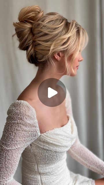 Bun Look, 90s Hair, Bride Updo, Mother Of The Bride Hair, The Bun, Twist Bun, Easy Bun Hairstyles, Online Academy, Easy Hair Updos