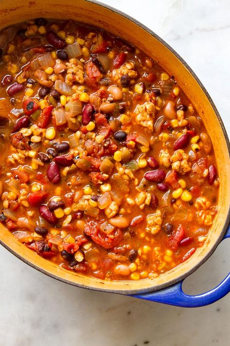 Plant Based Chili Recipe, Chili Recipe Vegan, Veg Chili, Tempeh Chili, How To Cook Tempeh, Easy Vegan Chili, Stovetop Chili, Chili With Beans, Best Vegan Chili