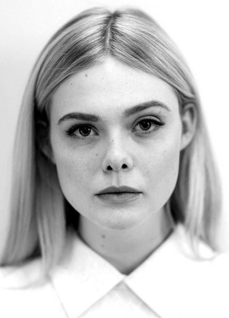 Elle Fanning Portrait, Positive Quotes For Life Happiness, Dakota And Elle Fanning, Swipe File, Outdoors Tattoo, Front Face, Celebrity Portraits, Foto Art, Elle Fanning