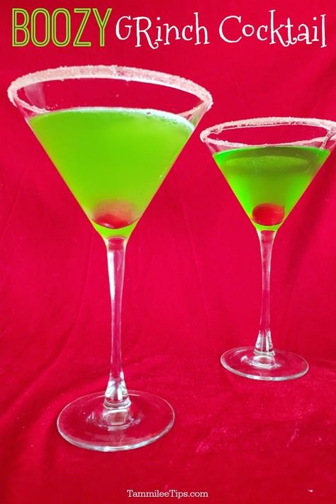 Easy to make and oh so delicious Boozy Grinch Cocktail Recipe! Vodka and Midori along with fruit juice make this a great holiday party drink recipe! So easy to make and tastes amazing. Grinch Alcholic Drink, Grinch Cocktail Recipe, Grinch Cocktail, Midori Drinks, Fun Holiday Cocktails, Midori Cocktails, Fun Holiday Drinks, Grinch Drink, Grinchmas Party