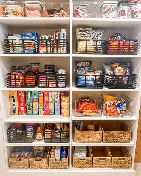 Organize your kitchen efficiently with these DIY Dollar Store pantry organization ideas! From simple storage hacks to clever labeling solutions, create a tidy, functional pantry on a budget using affordable Dollar Store finds. Realistic Pantry Organization, Store Pantry Organization, Dollar Store Pantry Organization, Snack Organization, Pantry On A Budget, Apartment Pantry, Functional Pantry, Pantry Organization Ideas Shelves, Pantry Organization Hacks