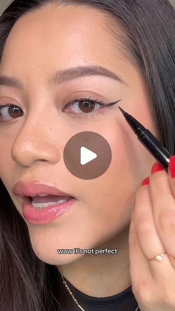 Jess | Makeup • Tutorials on Instagram: "Easy eyeliner hack?? It actually worked 😮 @stxph.h  Using @milanicosmetics stay put liquid liner   #eyeliner #wingedeyeliner #eyelinertutorial #eyelinerhacks #makeuphacks" Eye Wing Tutorial Liquid Liner, Liquid Liner Tutorial, Eyeliner Tutorial Liquid Liner, Eye Wing Tutorial, Liquid Eyeliner Looks, Wing Eyeliner Tutorial, Simple Eyeliner Tutorial, Easy Eyeliner Tutorial, Liquid Eyeliner Tutorial