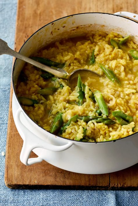 Ina Garten Makes Risotto With a Longtime Fan - The New York Times Oven Risotto, Baked Risotto, Daniel Roseberry, Ina Garden, Homemade Chicken Stock, Ina Garten Recipes, Risotto Recipe, Fresh Asparagus, Risotto Recipes