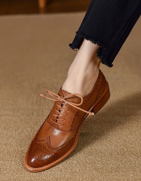 [AffiliateLink] Features: Item Type: Women's Oxford Brand: Obiono Gender: Female Main Material: Cowhide Heel Type: Flat Chunky Upper Material: Cow Leather Heel Height: Low (3 Cm) Closure Type: Lace-Up Color: Brown, Black Season: Fall/ Spring/ Summer Size:34-40 #oxfordshoesoutfit Vintage Oxford Shoes, Brown Oxford Shoes, Oxford Shoes Style, Oxford Flats, Brogue Shoes, Brown Shoes, Women Oxford Shoes, Shoes Woman, Brown Shoe