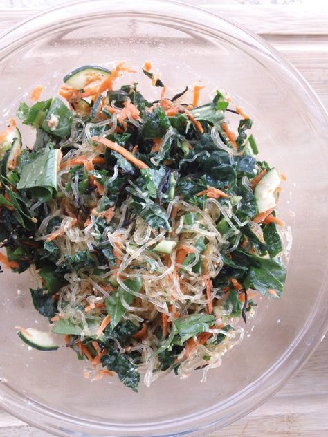 How to Use Kelp Noodles + the Best Kelp Noodle Salad Recipe - Vibrant Wellness Journal Recipes With Kelp Noodles, Kelp Noodle Salad, Paleo Noodles, Kelp Noodles, Noodle Salad Recipes, Gluten Free Noodles, Marinara Sauce Homemade, Simple Salad, Wellness Journal