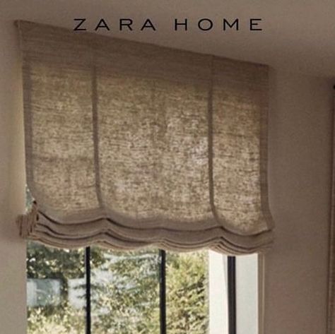 Design33 Interiors on Instagram: "Weekend inspiration @zarahome with this muted palette and natural fabrics which creates the perfect laid back feel for a relaxing weekend. Our favourite piece, the relaxed linen Roman blind ❤️Happy weekend! #laidbackinteriors #natural #relax #relaxing #texture #linen #interiordesign #interiorinspiration #essexinteriors #loveyourhome" Outside Mounted Roman Shades, Roman Blind Ideas, Relaxed Roman Blinds, Roman Blinds Bedroom Ideas, Roman Curtains Living Room, Linen Roman Blinds, Linen Blinds, Curtains Kitchen Window, Window Valance Ideas