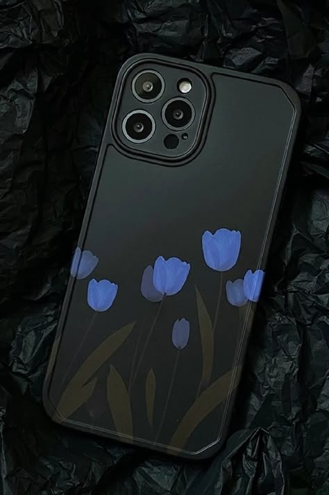 Phone Covers Diy Black, Black Phone Cover Painting Ideas, Phone Case Ideas Black, Black Phone Case Painting, Phone Case Ideas Paint, Painting On Random Things, Phone Case Drawing Ideas, Phone Case Painting Ideas, Custom Phone Cases Ideas