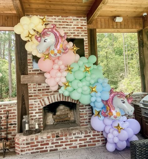 Unicorn Party Balloon Arch, Unicorn Birthday Balloon Garland, Unicorn Theme Balloon Garland, Unicorn Party Backdrop Ideas, Unicorn Balloon Column, Unicorn Birthday Balloons, Unicorn Balloon Ideas, Unicorn 4th Birthday Party, Unicorn Balloon Arch