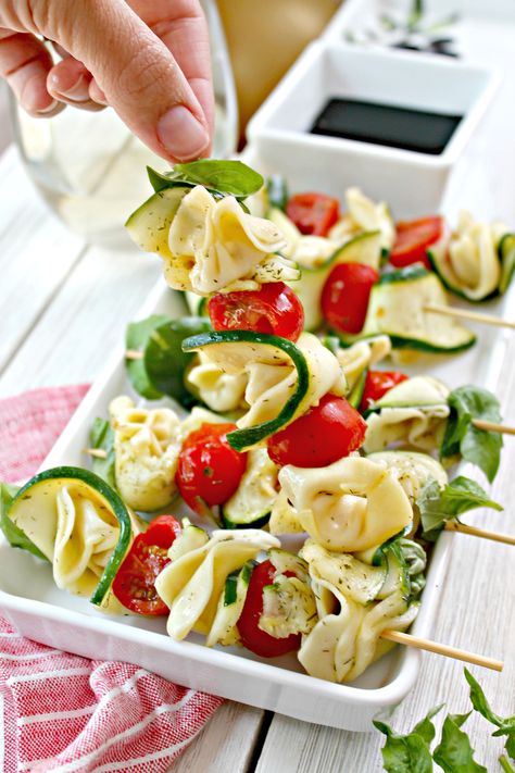 Marinated Zucchini & Tortellini Skewers! Looking for an easy appetizer to serve up at a party or bring along to a gathering? These incredibly simple skewers are just the thing! They're crowd-pleasing, easy to make and appealing to the eye, too! Tortellini Squewers, Zucchini Tortellini, Tortellini Skewers With Pesto, Pasta Salad Skewers, Tortellini Appetizer, Pesto Tortellini Skewers, Tortellini Caprese Skewers, Marinated Zucchini, Tortellini Skewers