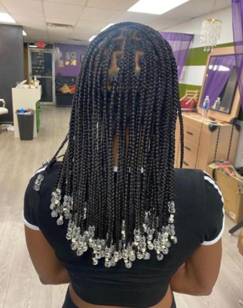 Fulani Braids With Beads Hairstyles Black Braids With Clear Beads, Medium Braids With Beads, Braids With Real Hair, Beads In Hair Braids, Braids With Clear Beads, Braids With Beads For Women, Natural Braids With Beads, 33 Braids, Knotless With Beads