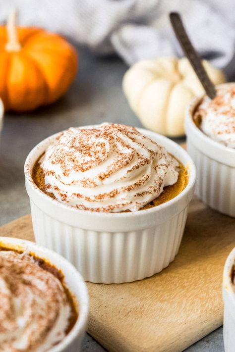 Pumpkin Spice Mug Cake, Pumpkin Mug Cake, Microwave Snacks, Crustless Pumpkin Pie, Tin Recipes, Vegan Paleo Recipes, Mug Cakes, Post Insta, Pumpkin Desserts