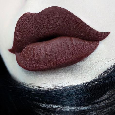 GOTH MAJESTY – Glam Goth Beauty Coffee Seed, Fall Lipstick, Goth Glam, Witch Makeup, Makeup Board, Dyed Hair Inspiration, Goth Beauty, Gothic Makeup, Goth Makeup