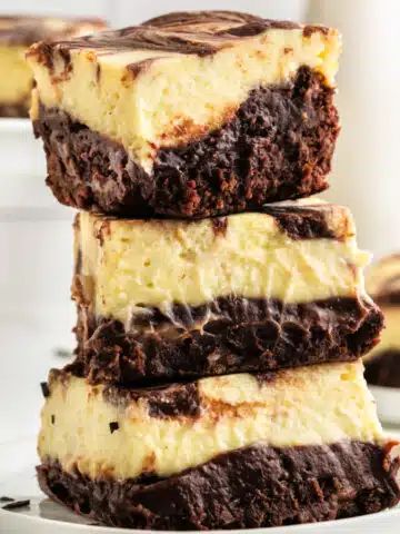 Red Velvet Brownies Recipe, Chocolate Caramel Cheesecake, Son Quotes From Mom, Cottage Food, Cream Cheese Brownies, Bavarian Cream, Make Cream Cheese, Pistachio Cream, Homemade Pastries