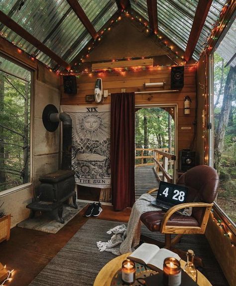 Such an amazing set up So many cute things in a small space Ecological House, Cabin Aesthetic, Little Cabin, Cabin Style, Tiny House Cabin, Cabin In The Woods, Cabins And Cottages, Cabin Life, Tiny House Living