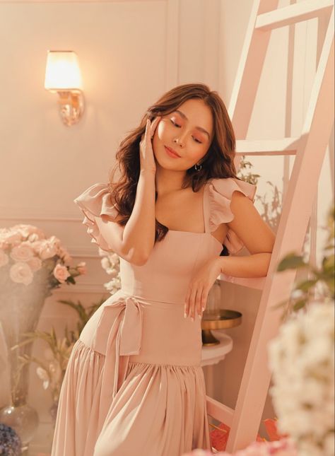 KathNiel I Kathryn Bernardo I Daniel Padilla Studio Photoshoot Ideas Dress, Pre Debut Photoshoot Ideas Studio, Simple Pre Debut Photoshoot Ideas, Korean Inspired Photoshoot, Diy Fashion Photoshoot, Kathryn Bernardo Photoshoot, Kathryn Bernardo Outfits, Pre Debut Photoshoot, Debut Gowns