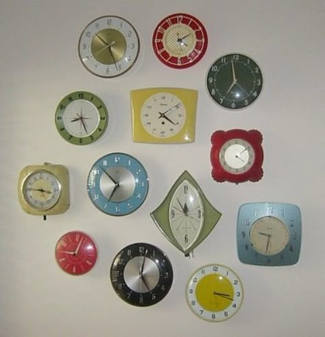 Vintage Saat, Antique Decorating, Clock Collection, Mcm Kitchen, Atomic Design, Kitchen Clocks, Mcm Decor, Retro Clock, Old Clocks