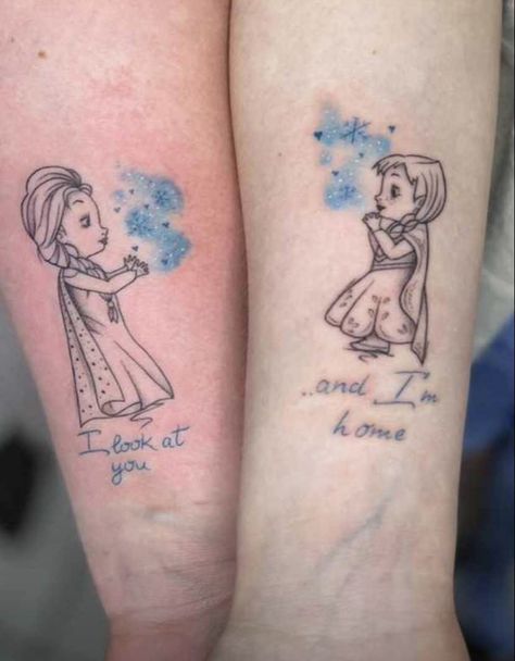 Elsa Tattoo Frozen, Frozen Tattoo Disney Sisters, Elsa Tattoo, Aesthetic Sisters, Frozen Tattoo, Anna Und Elsa, Anna Elsa, Memorial Tattoo, Matching Tattoo