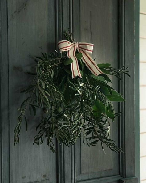 Olive Branch Wedding, Bay Laurel, Holiday Swag, Christmas Props, Holiday Door, Navidad Diy, Christmas Arrangements, Holiday Entertaining, Everyday Wreath