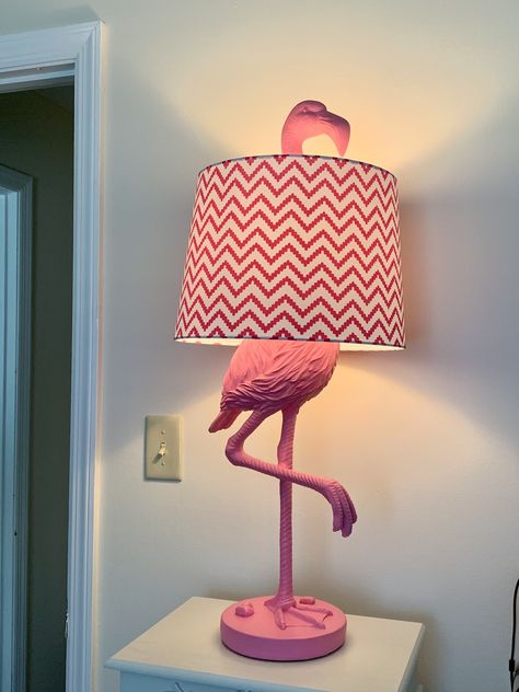 Flamingo Office Decor, Flamingo Room Ideas, Flamingo Bedroom Ideas, Diy Flamingo Decor, Flamingo Room Decor, Flamingo Bathroom Decor, Flamingo Bedroom, Flamingo Room, Flamingo Lamp