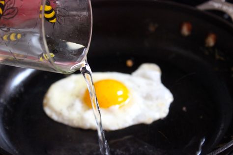 Perfect Fried Egg, Eggs Fried, Cooking Eggs, Over Easy Eggs, Huevos Fritos, Easy Eggs, Egg Dish, Breakfast For Dinner, Breakfast Time