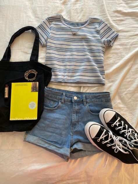 Simple Summer Outfits 2023, School Outfit With Shorts, Surf Crush Aesthetic Outfits, Gay Outfits Aesthetic, School Outfits With Shorts, Downtown Summer Outfits, Teen Summer Outfits, Outfit Ideas Shorts, Outfit Ideas Summer Casual