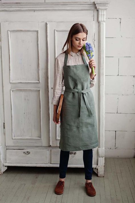 Green Linen Apron - Stone Washed - Iconic Linen Homemaker Fashion, Gardening Attire, Cafe Uniform, Waiter Uniform, Cafe Apron, Restaurant Uniforms, Craft Apron, Hospitality Uniform, Cute Aprons