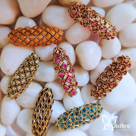 Customised Kundan Saree Pins ✨ DM/Whatsapp to 8015796936 for enquires and orders #kundanjewellery#saree#sareepin#kundan#silkthread#accessories#explore#explorepage#asthraartistry#instagood#trending Saree Pins Brooches, Saree Pins, Saree Pin, Silk Thread Bangles Design, Acrylic Rangoli, Thread Bangles Design, Silk Thread Jewelry, Silk Thread Bangles, Thread Bangles